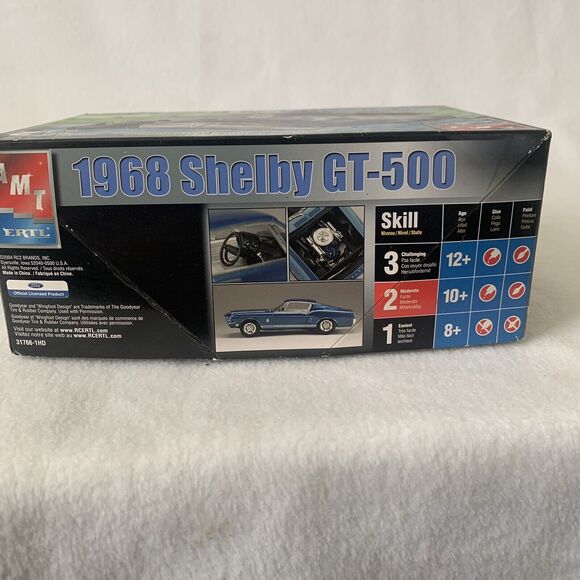 AMT ERTL 1968 Shelby GT-500 1/25 Scale Model Kit #31766 Open Box 2004 - Picture 4 of 11